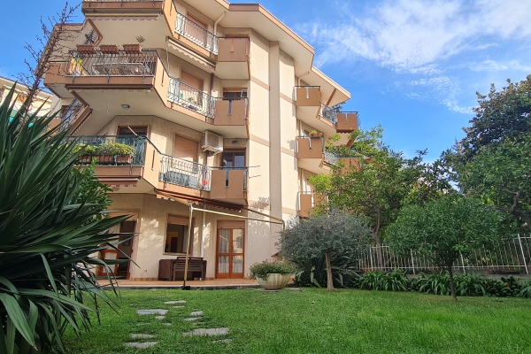 Trilocale con giardino privato